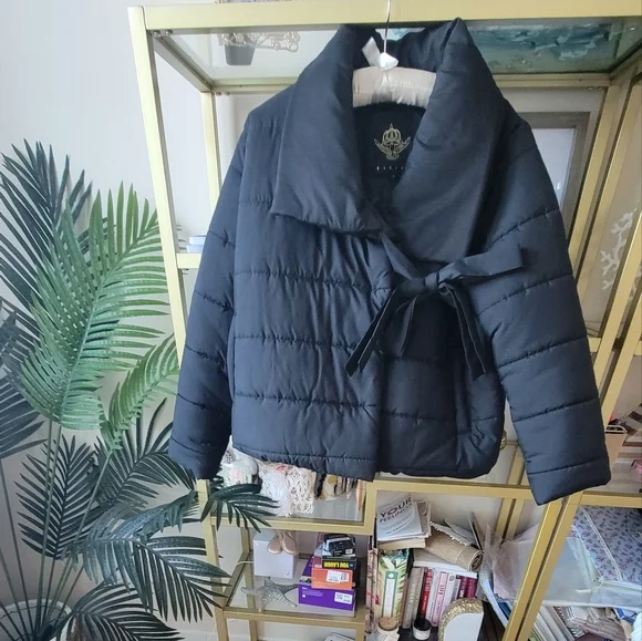 NWT Nasty Gal Cropped Puffer Jacket in Black - Women's Size Large - Picture 2 of 8